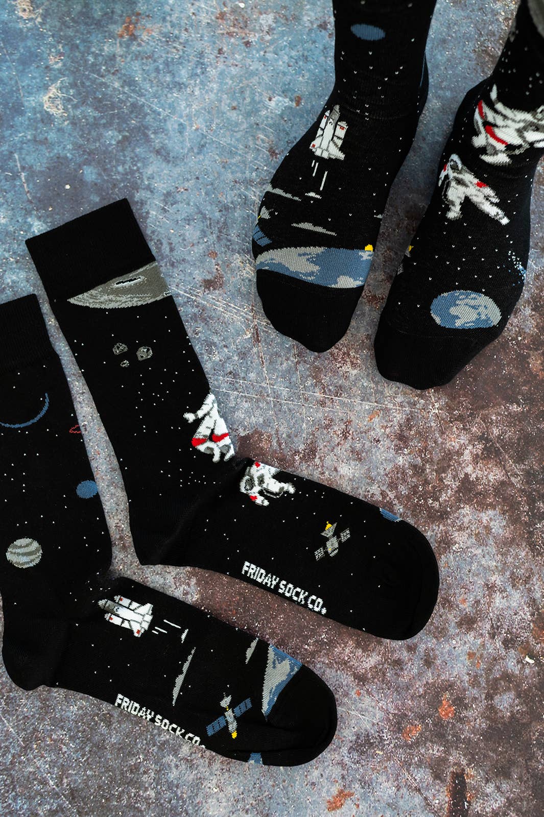 Friday Sock Co. - Men's Space Scene Mid-Calf Socks - Out of this World Gift
